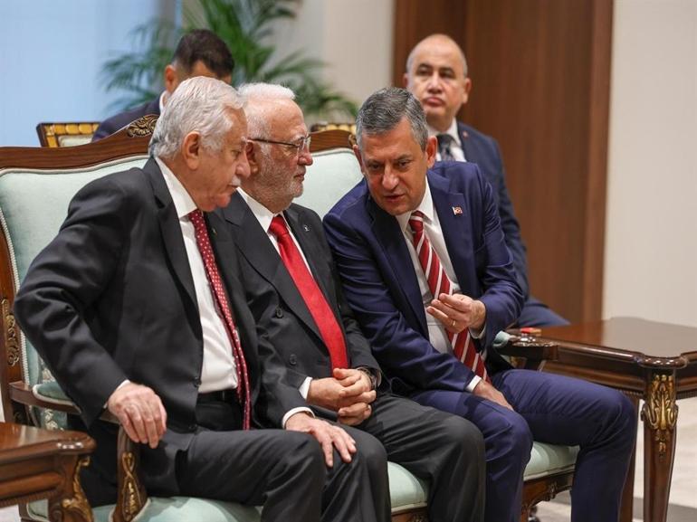 CHP Genel Başkanı Özel, KKTCde düzenlenen törenlere katıldı