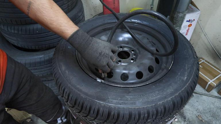 Lastikçilerde Kış Lastiği Yoğunluğu Yaşanıyor