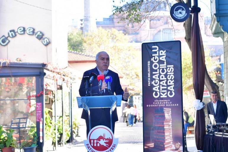 Cağaloğlu Kitapçılar Sokağı yenilenen yüzüyle açıldı