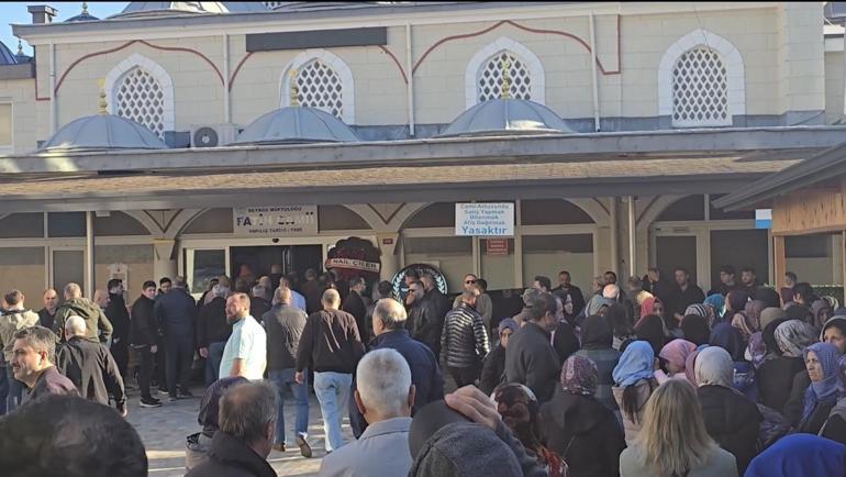 Dilovası’nda kozmetik fabrikasındaki yangında 6 gün sonra hayatını kaybeden Tuncay toprağa verildi