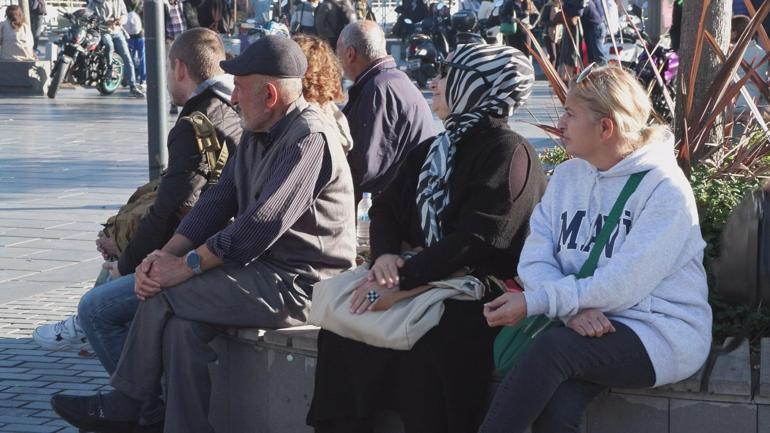 İstanbul’da ara tatil biterken güneşli havayı fırsat bilenler sahilleri doldurdu