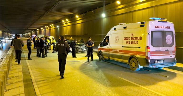 Karşı şeride geçen cip, kamyonet ile kafa kafaya çarpıştı; 2 ölü, 1 yaralı