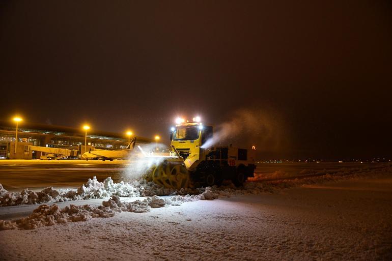 Bakan Uraloğlu: Karla mücadelede 18 bin 407 personel ve 14 bin 263 araç görev başında