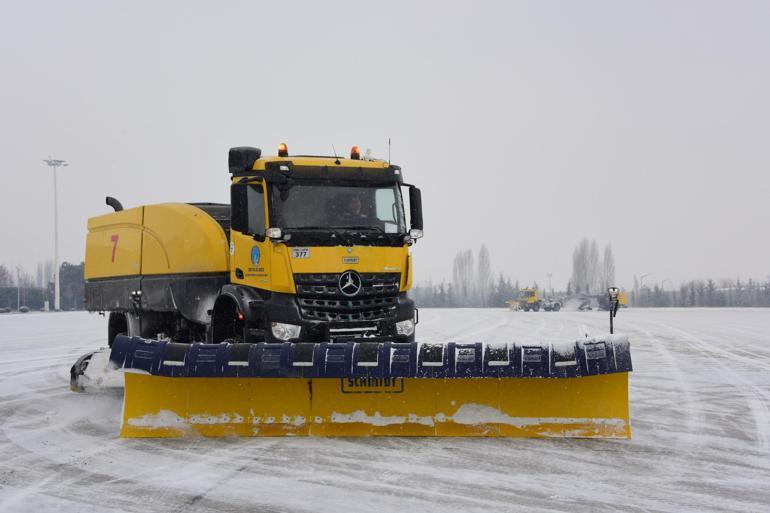 Bakan Uraloğlu: Karla mücadelede 18 bin 407 personel ve 14 bin 263 araç görev başında