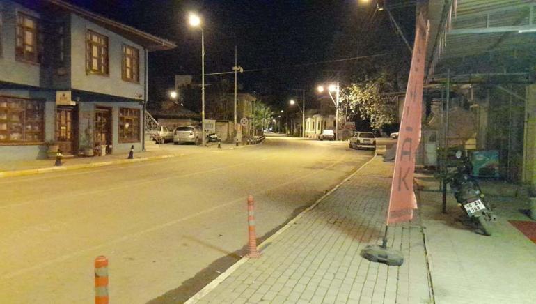 Balıkesir’in Sındırgı ilçesi 10 dakika arayla iki depremle sallandı