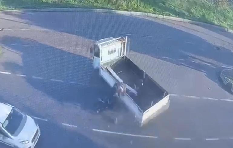 Motosiklet ile kamyonet çarpıştı; 1 yaralı