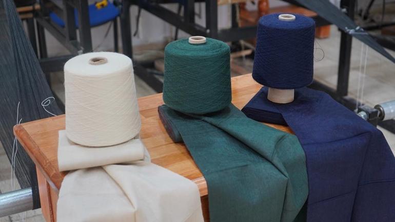 Şal-şepik kumaşını hazırlamak için 12 bin adım atıyorlar