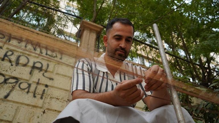 Şal-şepik kumaşını hazırlamak için 12 bin adım atıyorlar