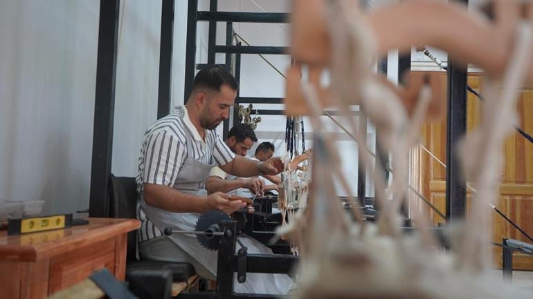 Şal-şepik kumaşını hazırlamak için 12 bin adım atıyorlar