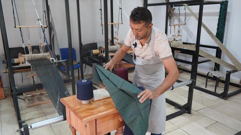 Şal-şepik kumaşını hazırlamak için 12 bin adım atıyorlar