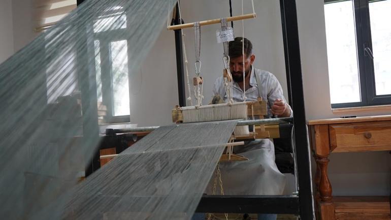 Şal-şepik kumaşını hazırlamak için 12 bin adım atıyorlar