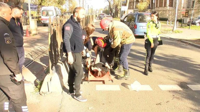 Beyoğlunda tramvayın çarptığı motosikletin sürücüsü yaralandı