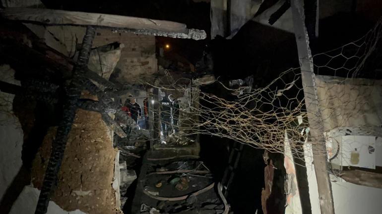 Bursada 2 katlı binada çıkan yangın 3 eve daha sıçradı, 1 ölü; alevler dronla görüntülendi
