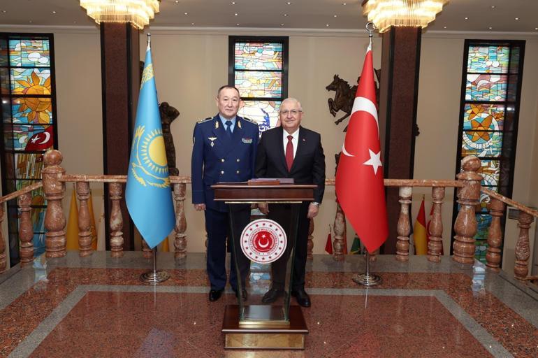 Bakan Güler, Kazakistan Savunma Bakanı Kosanov ile görüştü
