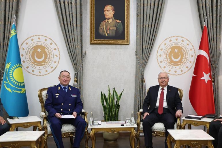 Bakan Güler, Kazakistan Savunma Bakanı Kosanov ile görüştü