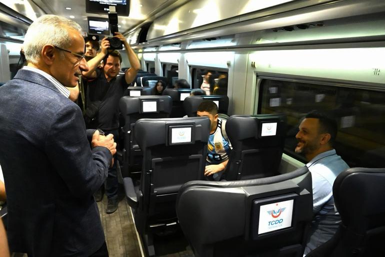 Bakan Uraloğlu: Öğretmenlere tren biletlerinde yüzde 50 indirim uygulanacak