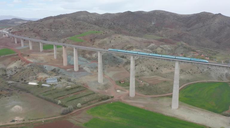 Bakan Uraloğlu: Öğretmenlere tren biletlerinde yüzde 50 indirim uygulanacak