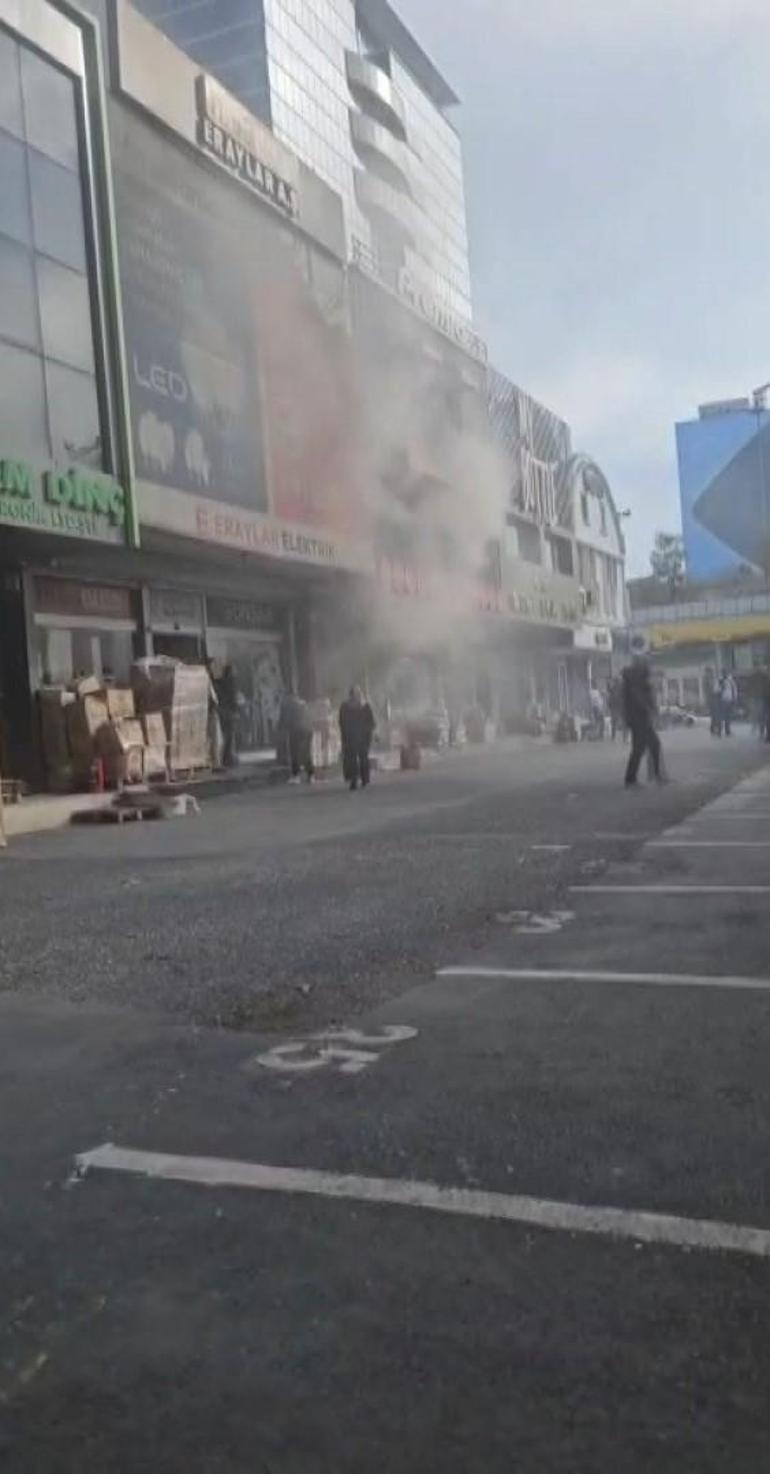 Bağcılar İSTOÇta iş yerinde çıkan yangını itfaiye söndürdü