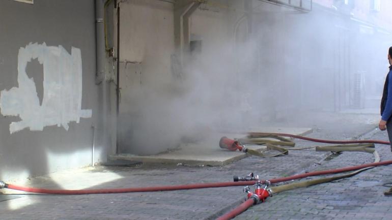 Bağcılar İSTOÇta iş yerinde çıkan yangını itfaiye söndürdü