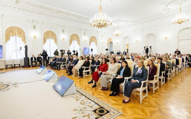 Emine Erdoğan: Aile kurumunun temellerinin zayıfladığı bir toplum geleceğe güvenle bakamaz