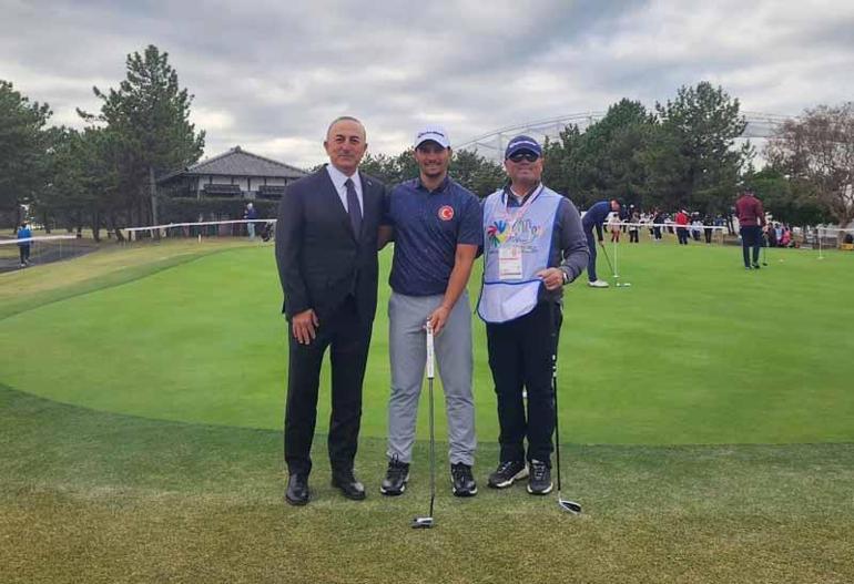 Eski Bakan Mevlüt Çavuşoğlu’ndan Ay-Yıldızlı sporculara destek