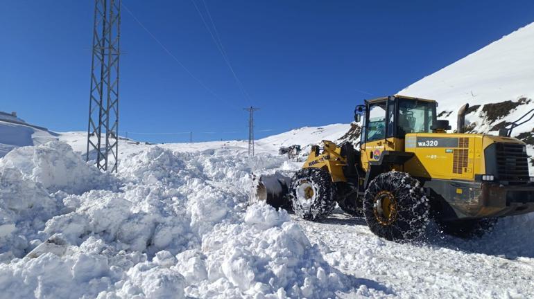 Şırnak’ta kardan 2 köy yolu kapandı