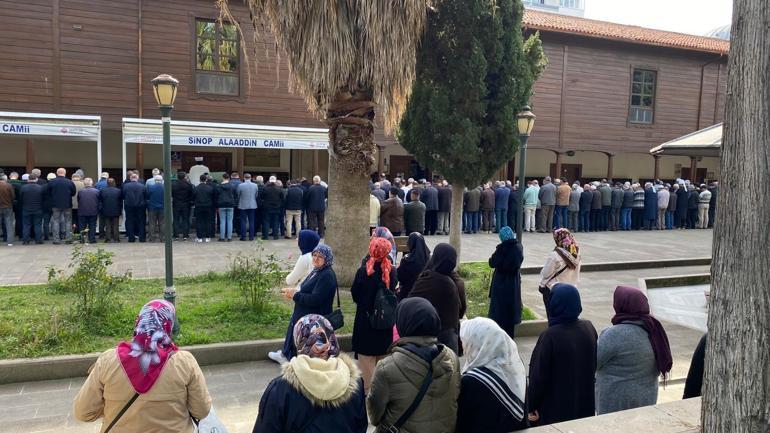 Sinopta çöp kamyonunun çarptığı kadın toprağa verildi; şoför serbest