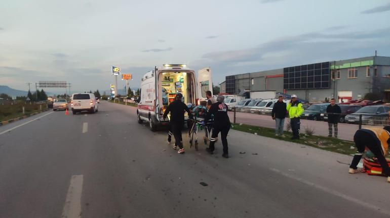 Motosiklete çarpan otomobilin sürücüsü olay yerinden kaçtı: 1 yaralı