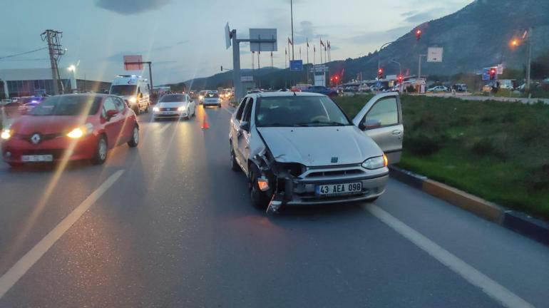Motosiklete çarpan otomobilin sürücüsü olay yerinden kaçtı: 1 yaralı