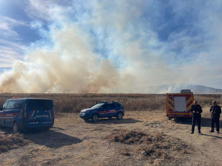 Konya Gök Gölündeki sazlık bölgedeki yangın 2nci gününde devam ediyor