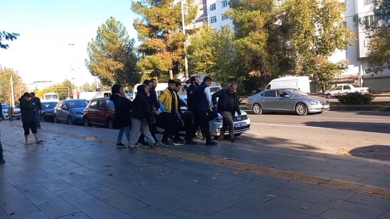 Annesini ve ağabeyini pompalı tüfekle öldürdü