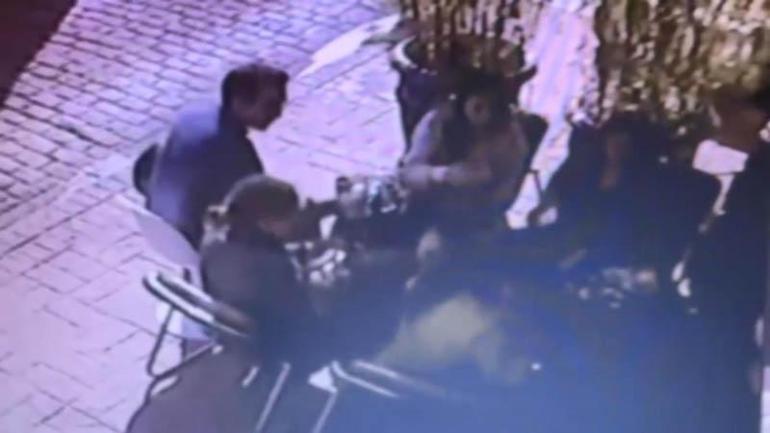 Beyoğlunda kafede zehirlenme şüphesi; Şişeler tezgahın üzerindeydi su olduğunu düşündüm