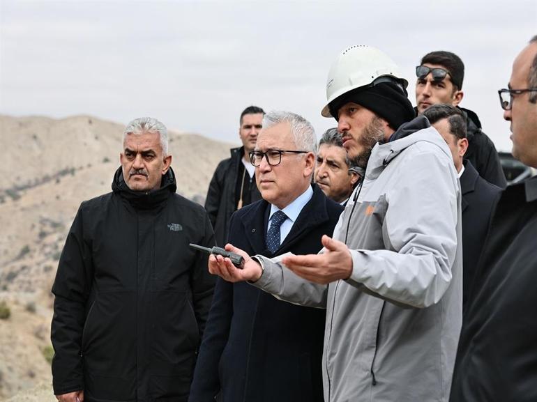 Sivasta göçük altında kalan şantiye müdürünü arama çalışmaları 3üncü gününde