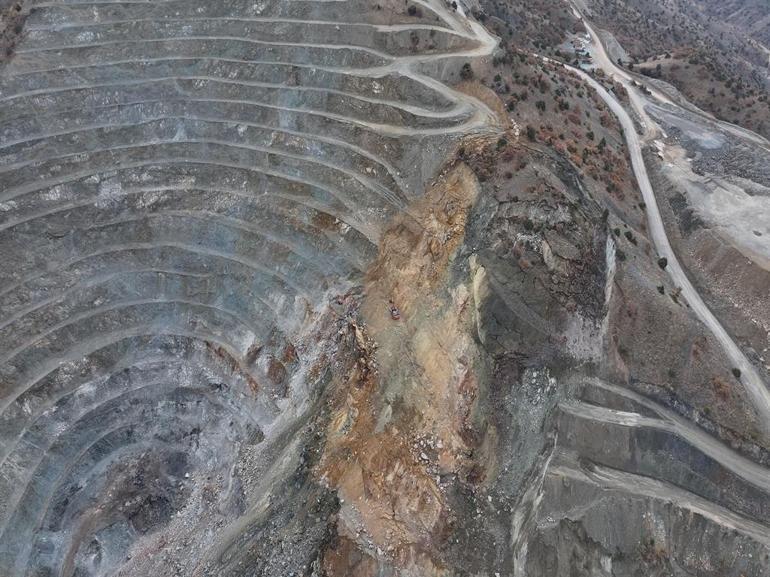 Sivasta göçük altında kalan şantiye müdürünü arama çalışmaları 3üncü gününde