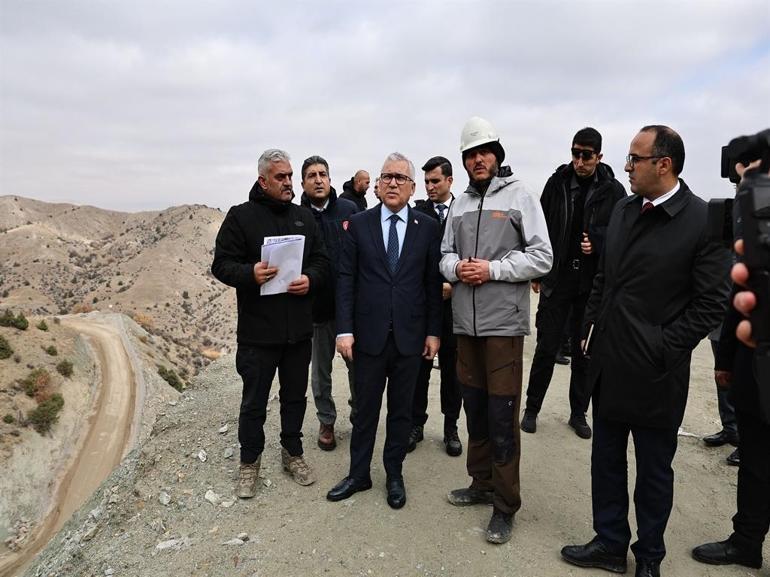 Sivasta göçük altında kalan şantiye müdürünü arama çalışmaları 3üncü gününde