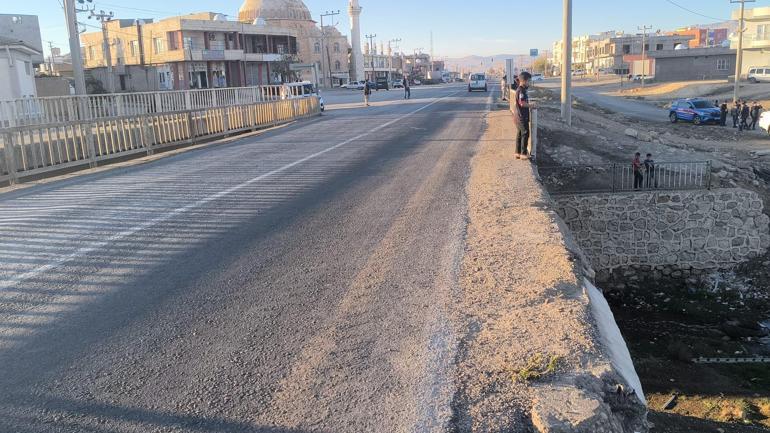 Otomobil, köprüden kanala düştü; 1 ölü, 2 yaralı