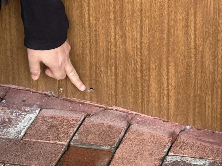 Dükkanının önünde silahlı saldırıya uğrayan esnaf yaralandı