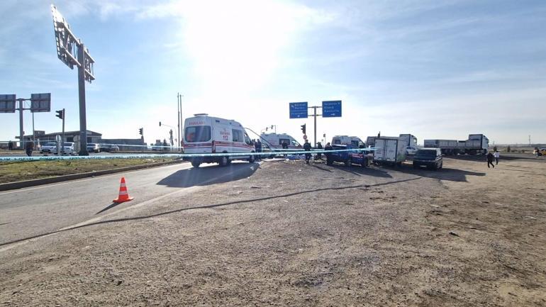 Diyarbakırda 3 aracın karıştığı kaza kamerada; 4 ölü, 1 yaralı