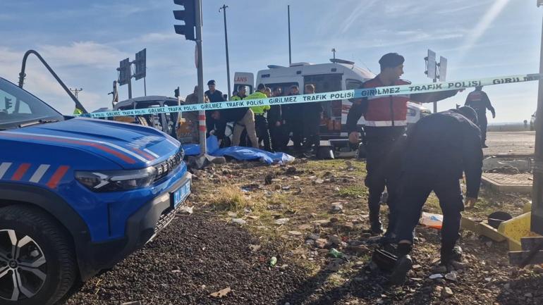 Diyarbakırda 3 aracın karıştığı kaza kamerada; 4 ölü, 1 yaralı