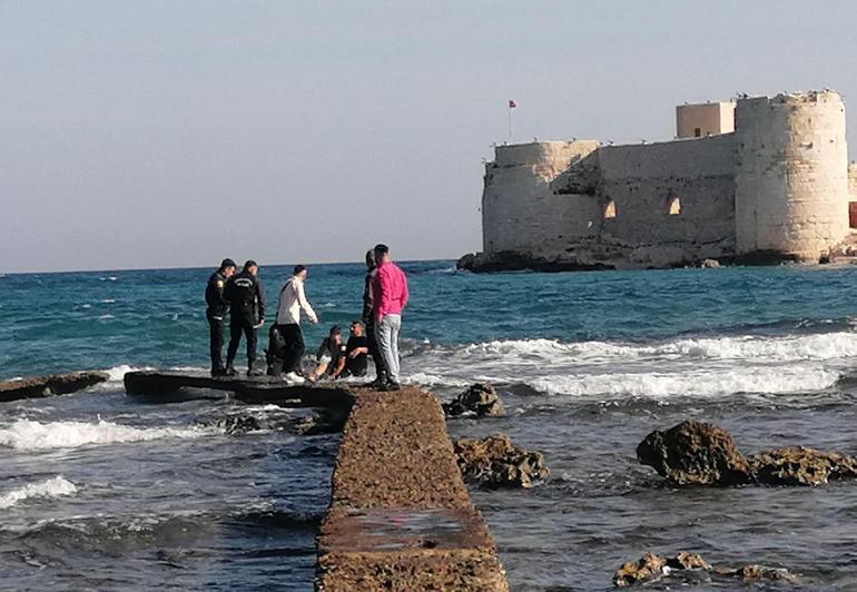 Niğdeden Mersine gelen yeni evli Tunahan, denizde boğuldu