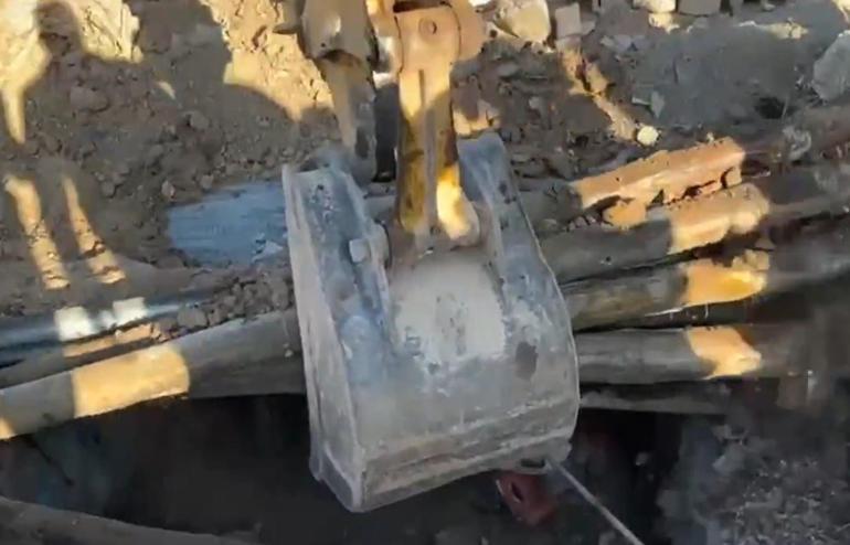 Lavabo musluğuna bağlı düzenek ortaya çıkarıldı; yerin altından 3,5 ton kaçak motorin çıktı