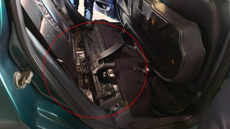 Tartıştığı kişiyi tüfekle öldürüp, polislere ateş açtı