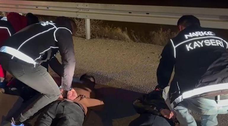 Kayseride 1 kilo uyuşturucu ile yakalanan 3 şüpheli tutuklandı
