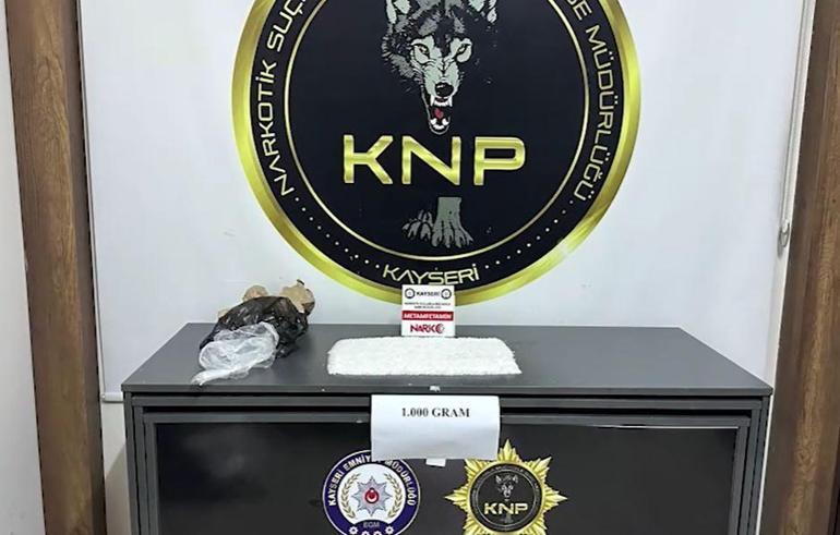 Kayseride 1 kilo uyuşturucu ile yakalanan 3 şüpheli tutuklandı
