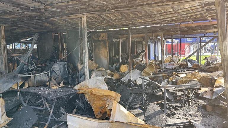 Üniversite kampüsündeki konteynerlerde çıkan yangın söndürüldü