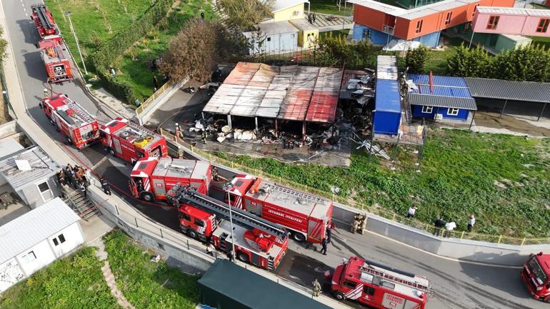 Üniversite kampüsündeki konteynerlerde çıkan yangın söndürüldü
