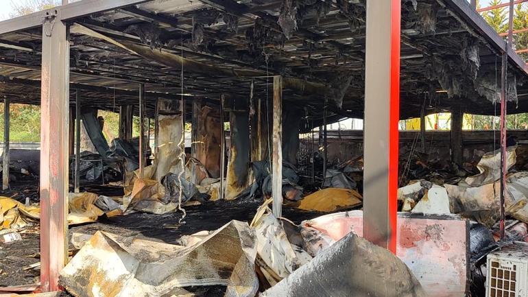 Üniversite kampüsündeki konteynerlerde çıkan yangın söndürüldü