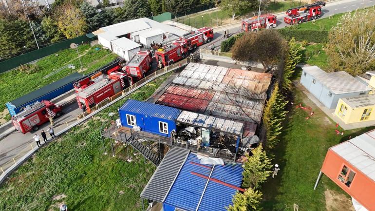 Üniversite kampüsündeki konteynerlerde çıkan yangın söndürüldü