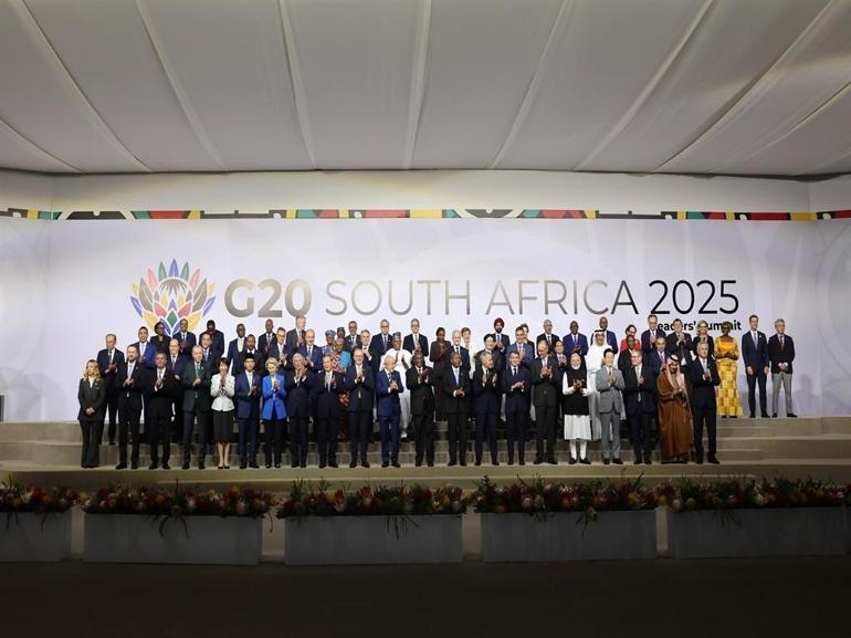 Cumhurbaşkanı Erdoğan, G20 Liderler Zirvesinde aile fotoğrafı çekimine katıldı