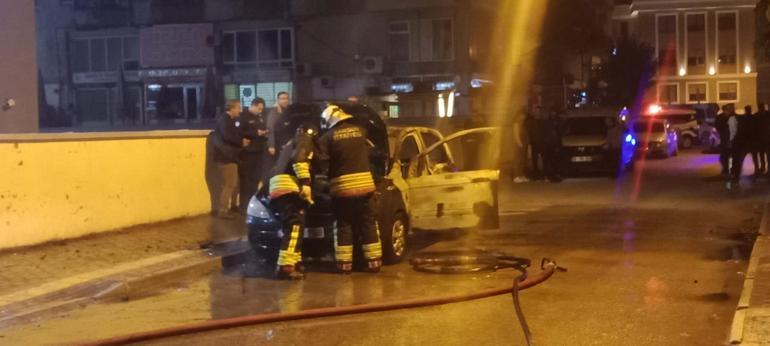 Samsun’da park halindeki otomobilde çıkan yangın korkuttu; o anlar kamerada